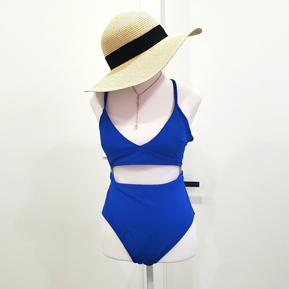 Sold NWT Shade & Shore Swimsuit